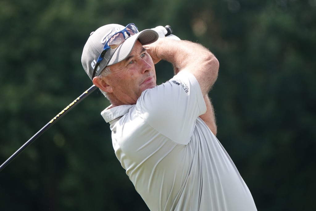 Australian David McKenzie leads the Staysure PGA Championship after round one