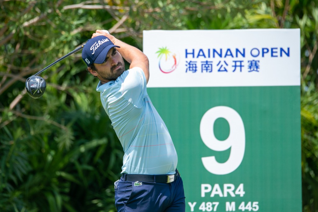 Antoine Rozner playing in the first round of the 2019 Hainan Open