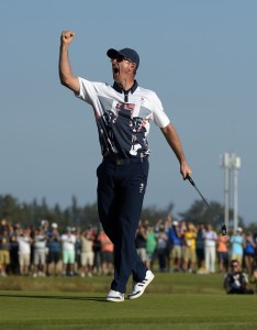 Justin Rose holes the winning putt at the 2016 Rio Olympic Games