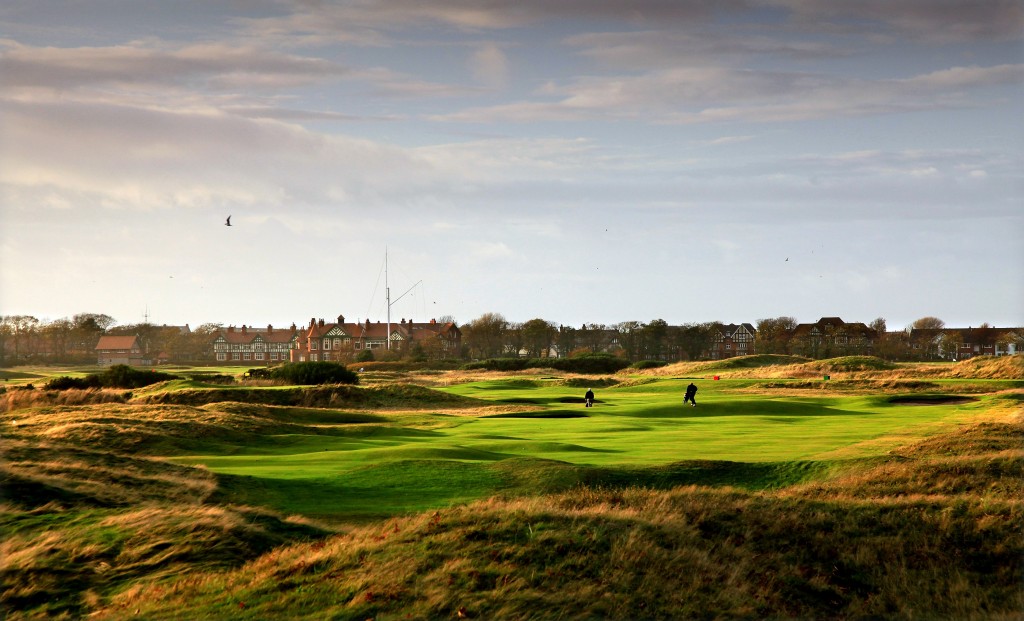 LYTHAM ST ANNES, UNITED KINGDOM - OCTOBER 25:  The par 4, 4th hole at Royal Lytham Golf Club on October 25, 2009 in Lytham St Annes, England  (Photo by David Cannon/Getty Images)